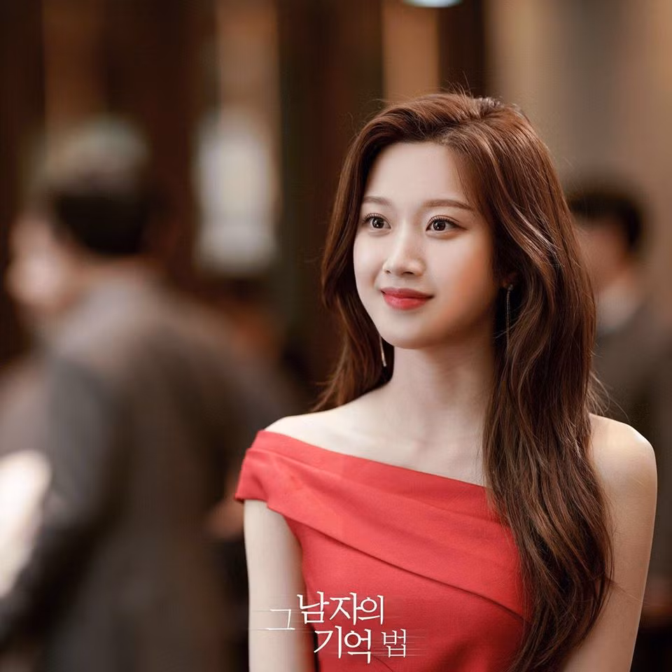Không phải một idol đình đám, cô gái này mới là nữ chính cho phim “True Beauty”? ảnh 4