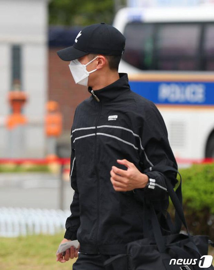 Bí ẩn khó hiểu: Park Bo Gum đã nhập ngũ, không dùng MXH nhưng Twitter vẫn cập nhật đều? ảnh 1