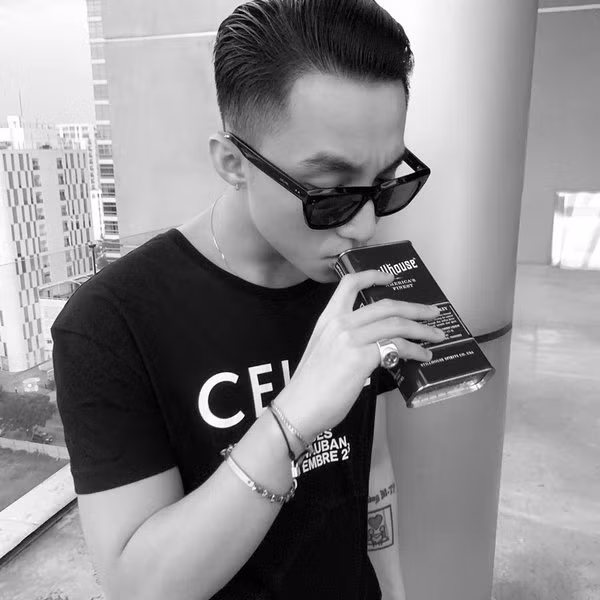 Netizen thích thú phát hiện “sếp” Sơn Tùng M-TP lộ chi tiết “giả trân” trong MV mới ảnh 5