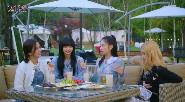 Nhưng các bài kiểm tra hàng tháng mới là điều căng thẳng nhất Lisa đã nói điều gì khi ôn lại kỷ niệm xưa khiến BLACKPINK giật mình sững sờ? ảnh 3