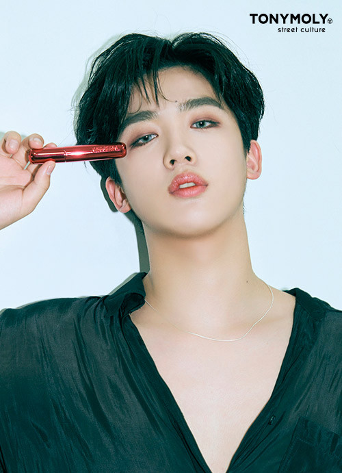 Không phải các mỹ nhân K-Pop, nam idol mới là người mẫu quảng cáo mỹ phẩm đắt hàng ảnh 3