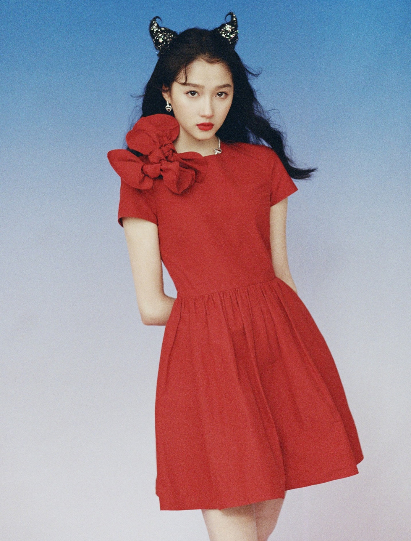 Sao C-Biz diện đồ đỏ đón Tết: Nhiệt Ba, Dương Mịch hay Quan Hiểu Đồng xứng danh “công chúa”? ảnh 6