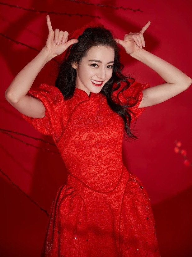 Sao C-Biz diện đồ đỏ đón Tết: Nhiệt Ba, Dương Mịch hay Quan Hiểu Đồng xứng danh “công chúa”? ảnh 4
