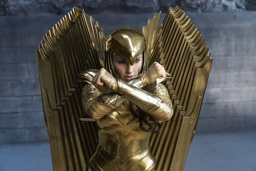 Wonder Woman 1984 không dời lịch chiếu: Nữ thần chiến binh xử đẹp cô bạn xấu tính ảnh 3