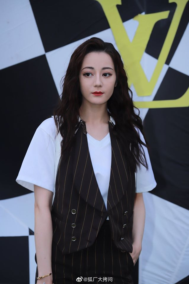 “Con dâu vua sòng bạc” Ming Xi và Địch Lệ Nhiệt Ba bị chê xuống sắc khi dự sự kiện ảnh 8