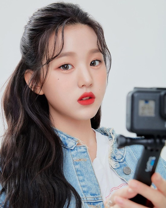 Sao Hàn 24H: Jennie rủ “boss” lên bìa tạp chí, Lee Min Ho kéo “boss” cùng xem phim ảnh 4