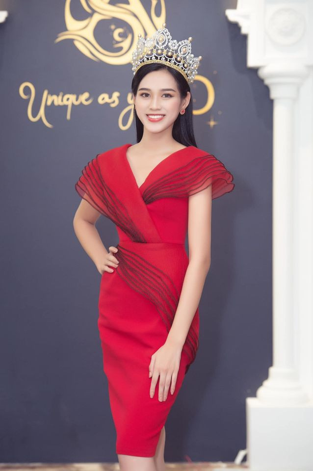 Những kiểu váy tôn vóc dáng cực phẩm của Đỗ Thị Hà, riêng 2 mẫu này Hoa Hậu cần né xa ảnh 6