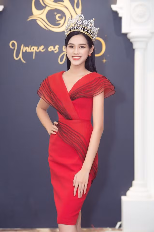 Những kiểu váy tôn vóc dáng cực phẩm của Đỗ Thị Hà, riêng 2 mẫu này Hoa Hậu cần né xa ảnh 6