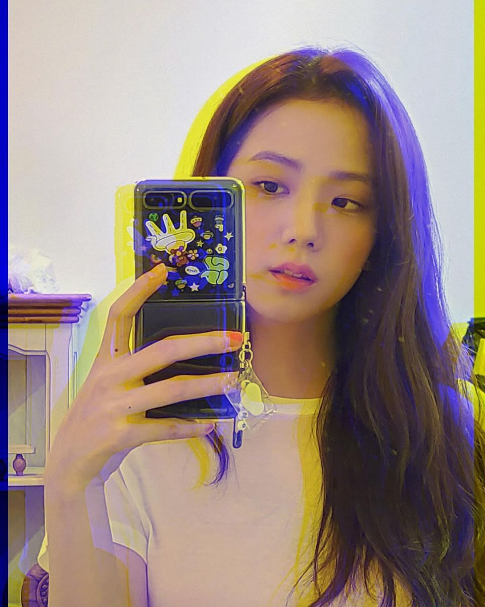 Muốn có ảnh selfie xịn xò với gương, hãy học ngay những bí quyết này của BLACKPINK! ảnh 3