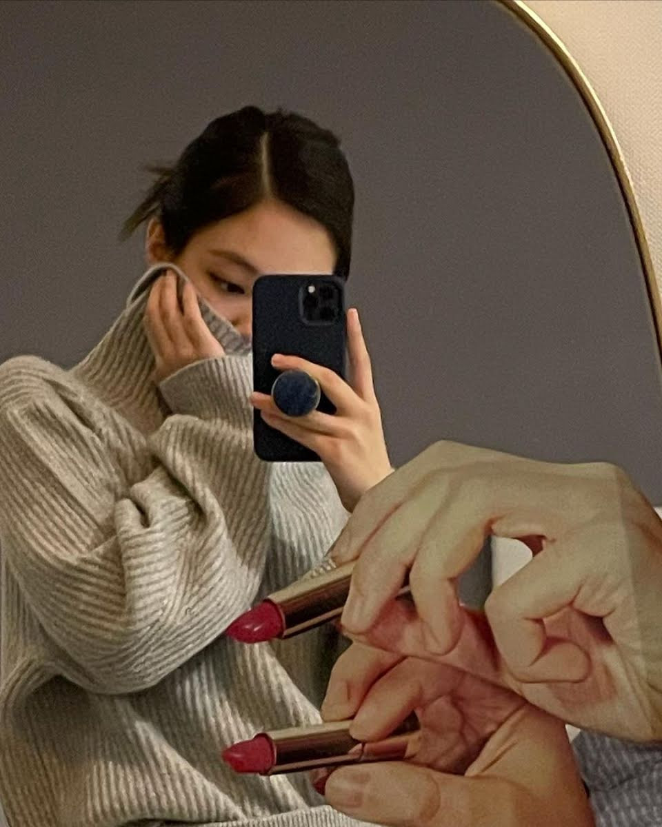 Muốn có ảnh selfie xịn xò với gương, hãy học ngay những bí quyết này của BLACKPINK! ảnh 4