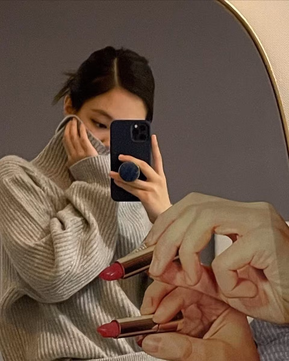 Muốn có ảnh selfie xịn xò với gương, hãy học ngay những bí quyết này của BLACKPINK! ảnh 4