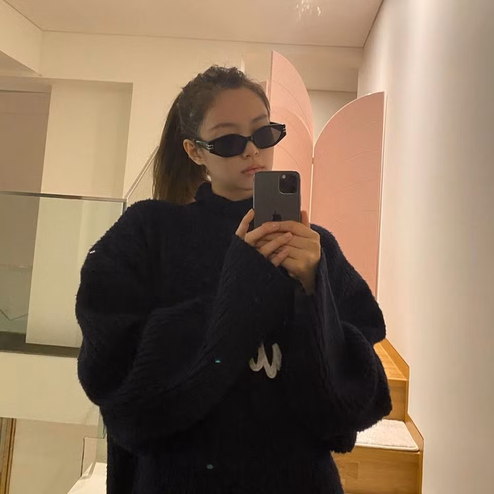 Muốn có ảnh selfie xịn xò với gương, hãy học ngay những bí quyết này của BLACKPINK! ảnh 5
