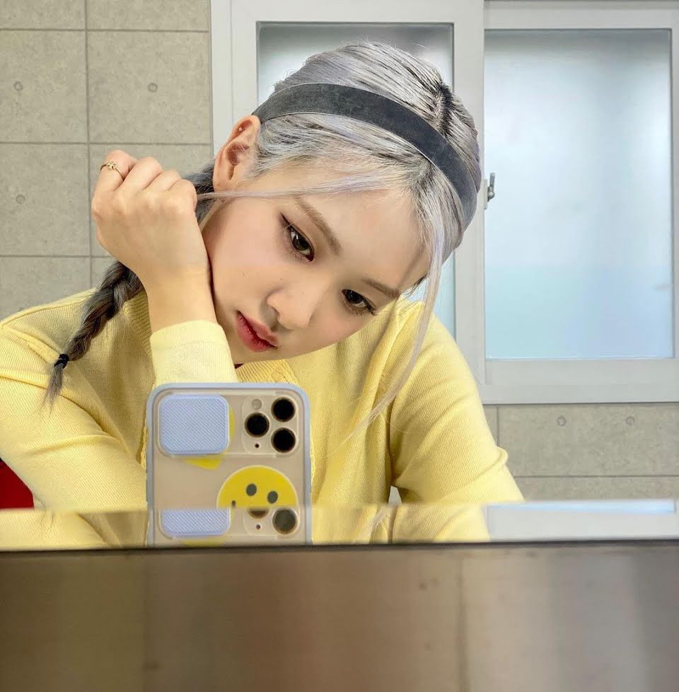 Muốn có ảnh selfie xịn xò với gương, hãy học ngay những bí quyết này của BLACKPINK! ảnh 7