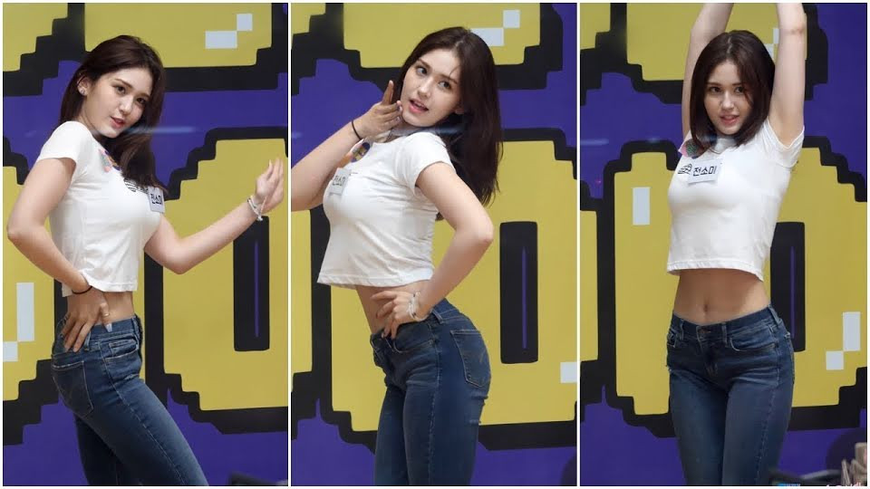 Không cần diện đồ cầu kỳ lộng lẫy, quần jeans áo trắng mới là “chân ái” của idol K-Pop ảnh 7