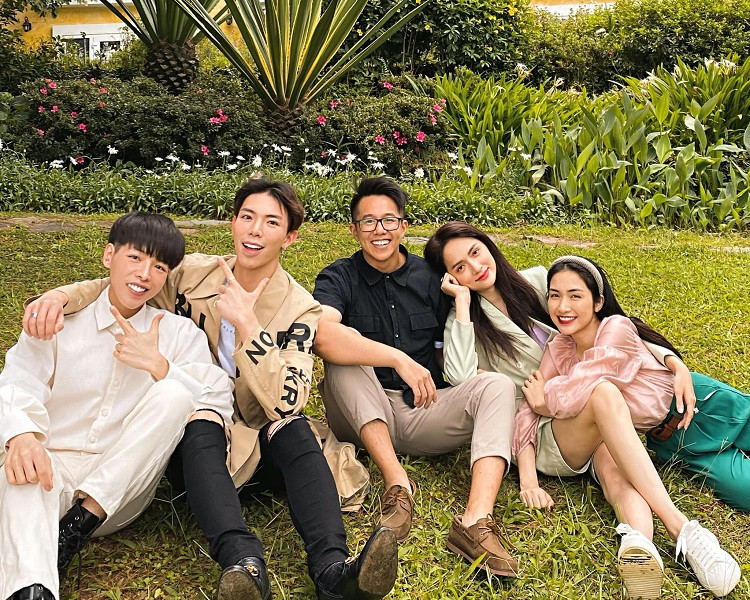 Hương Giang vừa kỷ niệm hai tháng hẹn hò, Hòa Minzy đã vào “đòi nợ” ngay và luôn ảnh 3