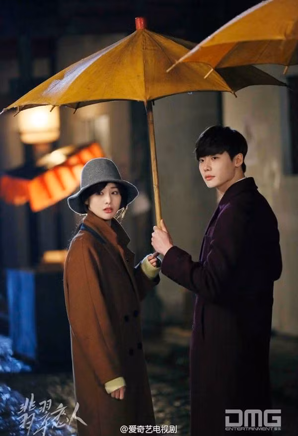 Lee Jong Suk bỗng dưng bị kéo vào bê bối của Trịnh Sảng, có khi nào vì đăng ảnh mặc đồ Prada? ảnh 2