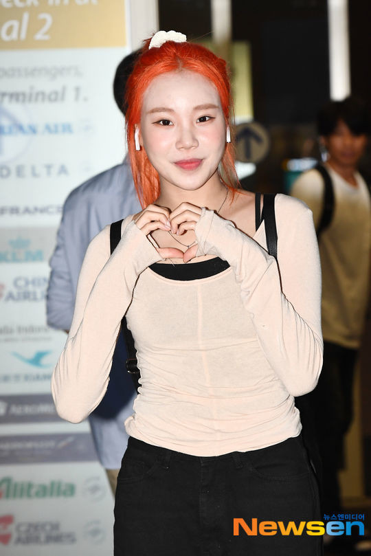 JooE (Momoland) bị netizen kết tội “lừa đảo” vì khoe ảnh thẻ xinh như búp bê ảnh 2