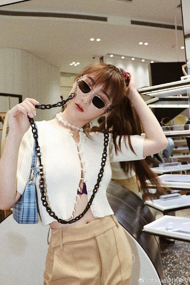 BST kính mới của Jennie BLACKPINK làm sập trang web khi vừa mở bán ảnh 5