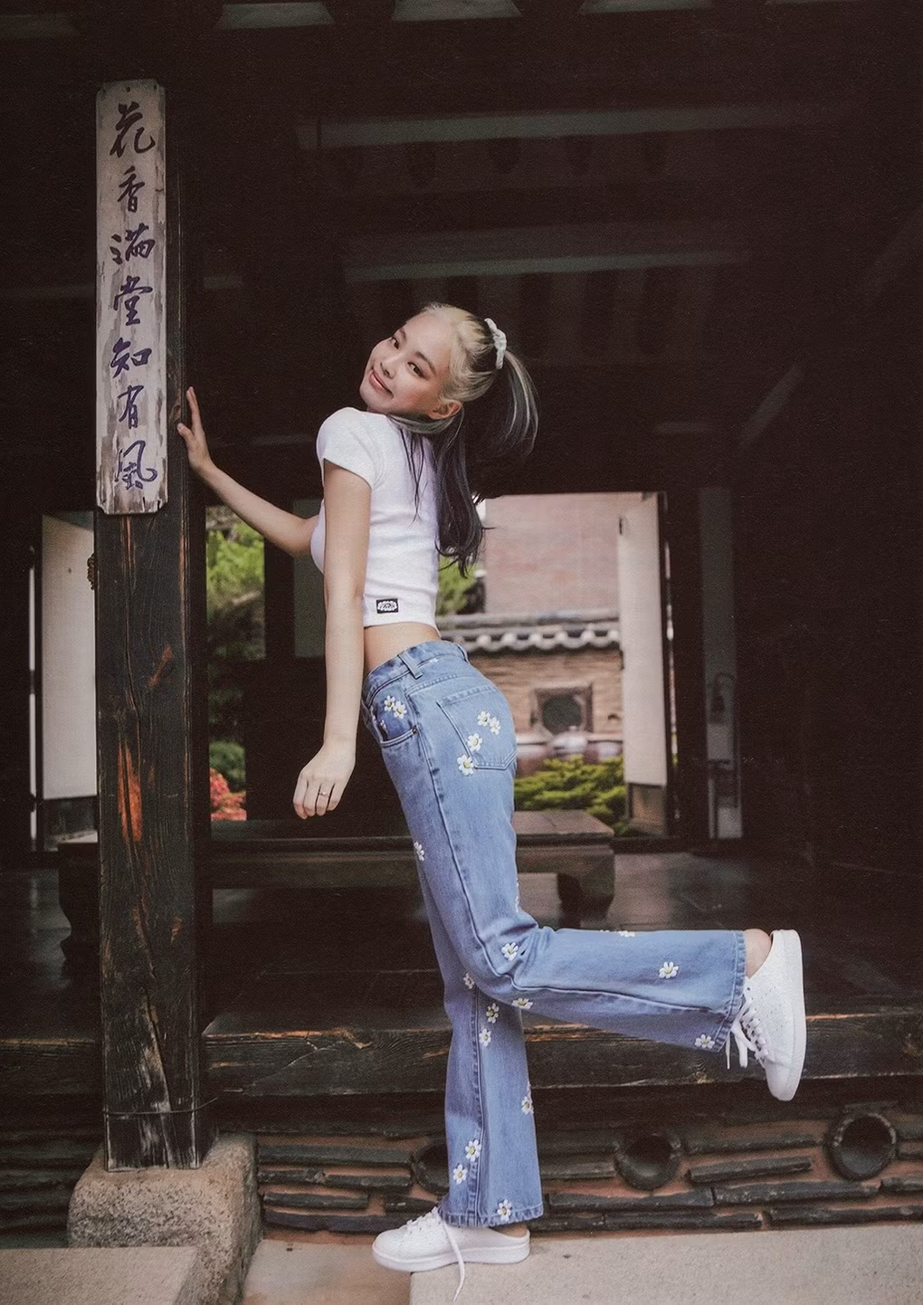 Vẫn biết Jennie BLACKPINK có vòng eo không chút mỡ thừa nhưng ai ngờ lại nhỏ đến cỡ này ảnh 2