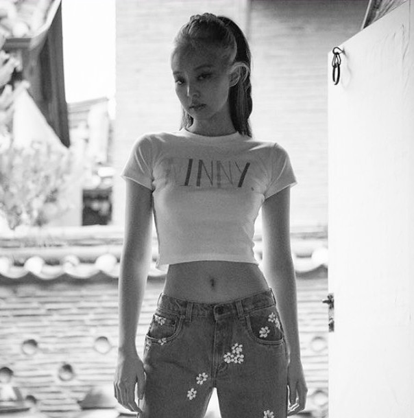 Vẫn biết Jennie BLACKPINK có vòng eo không chút mỡ thừa nhưng ai ngờ lại nhỏ đến cỡ này ảnh 3