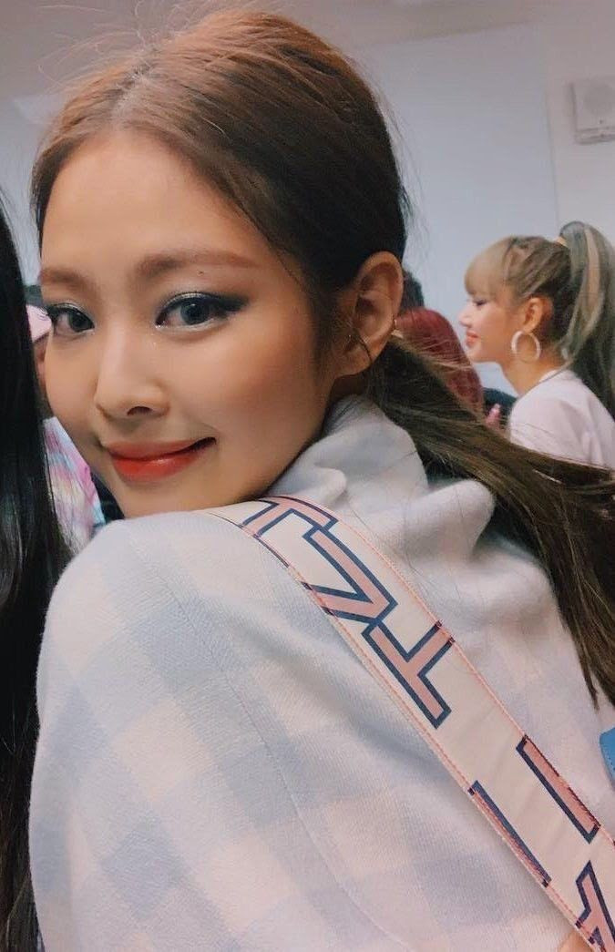 Ngất ngây với loạt ảnh không chỉnh sửa của Jennie: Đúng là “đẹp như búp bê sống” ảnh 7