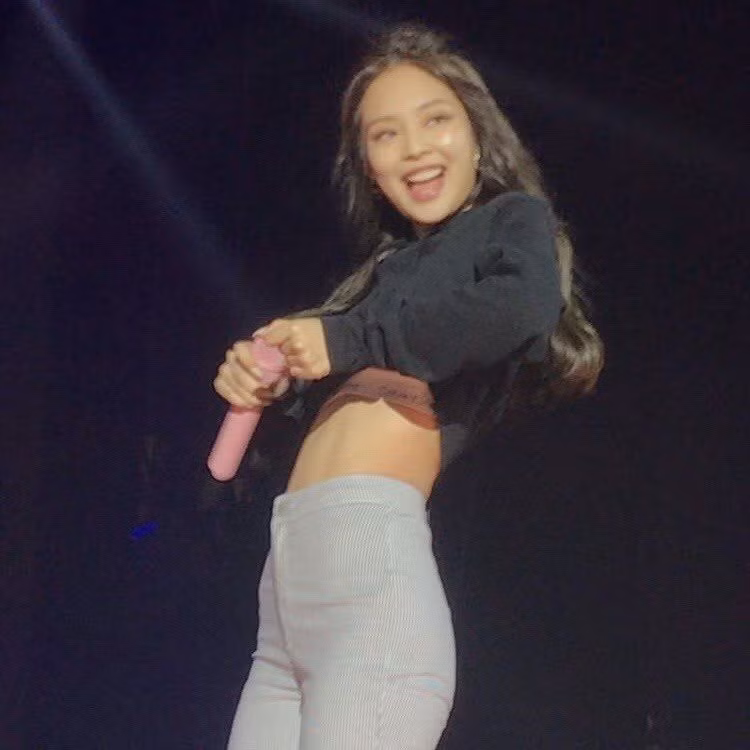 Ngất ngây với loạt ảnh không chỉnh sửa của Jennie: Đúng là “đẹp như búp bê sống” ảnh 4