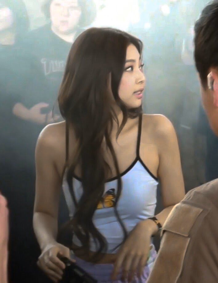 Ngất ngây với loạt ảnh không chỉnh sửa của Jennie: Đúng là “đẹp như búp bê sống” ảnh 2