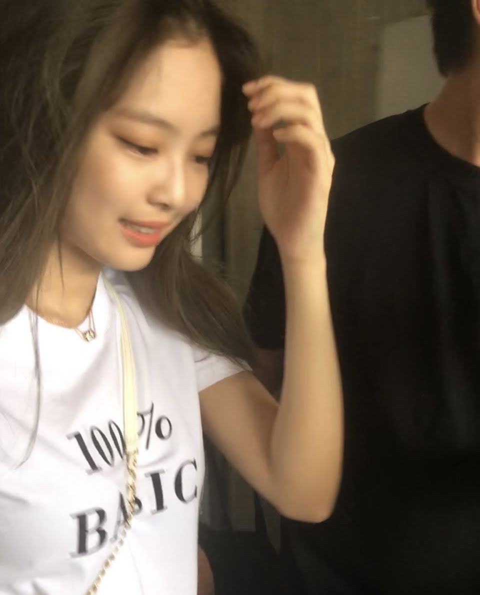 Ngất ngây với loạt ảnh không chỉnh sửa của Jennie: Đúng là “đẹp như búp bê sống” ảnh 3