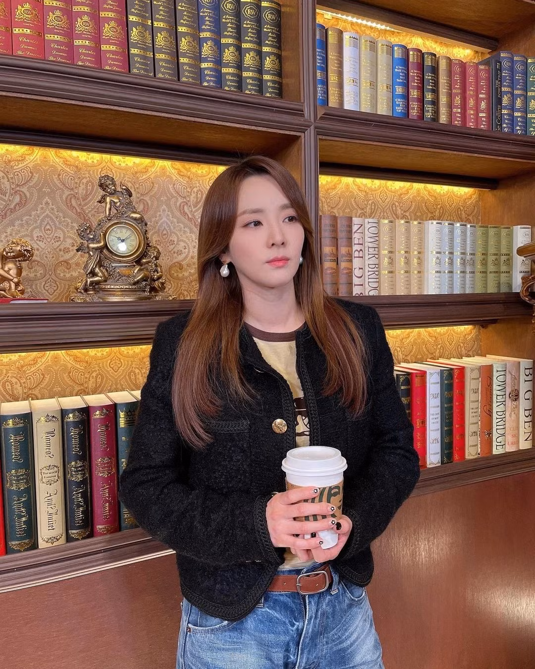 Là nàng thơ Celine nhưng Lisa lại không nổi bật bằng Seolhyun trong màn đụng hàng này ảnh 3