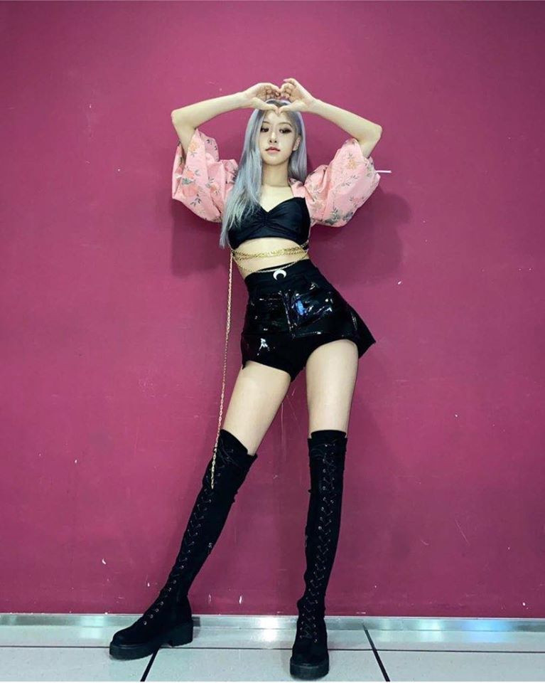 Lấy băng đô làm thắt lưng, Rosé (BLACKPINK) sắp tạo trend mới để khoe vòng eo nhỏ? ảnh 2