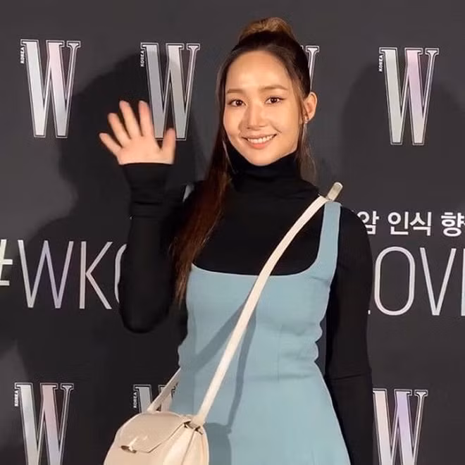 Nhìn cách Park Min Young lấy lại vẻ xinh đẹp mới thấy độ nguy hiểm của chọn nhầm kiểu tóc ảnh 2