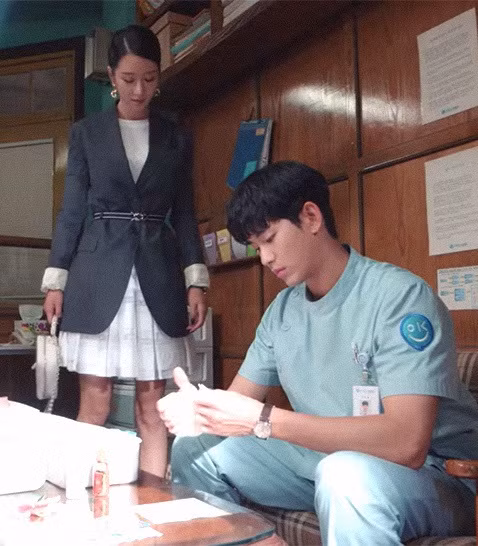 Liên tục đụng hàng mỹ nhân châu Á nhưng Seo Ye Ji vẫn thắng thế nhờ phối đồ cao tay ảnh 2