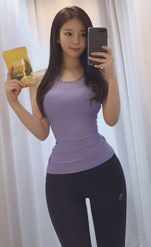 Netizen Hàn tìm thấy nhân vật showbiz có vòng eo còn “siêu thực” hơn cả Seo Ye Ji ảnh 3