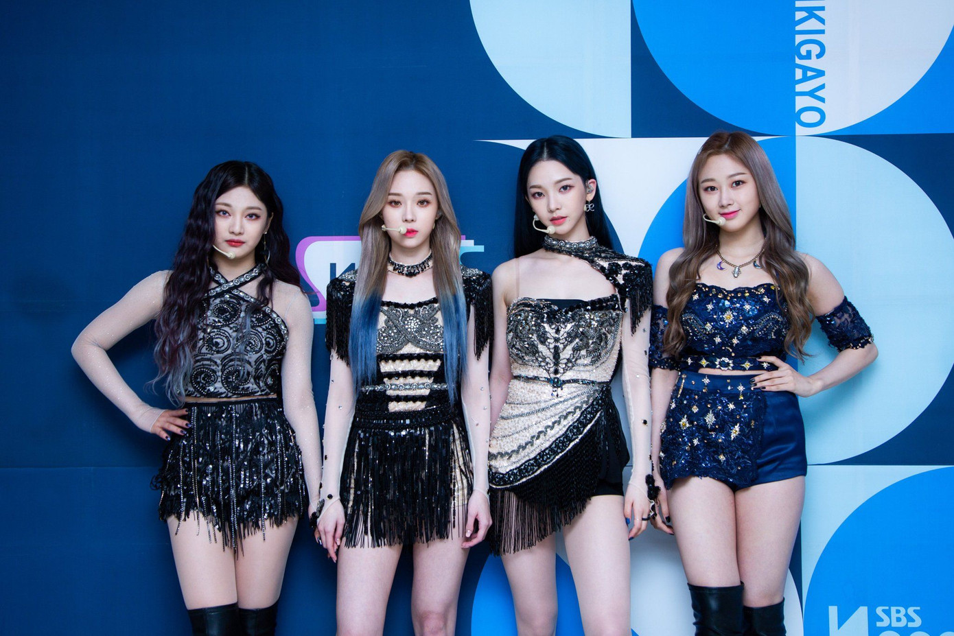 Người trong cuộc lần đầu tiết lộ sự thực về truyền thuyết “idol chỉ toàn mặc đồ diễn miễn phí” ảnh 1