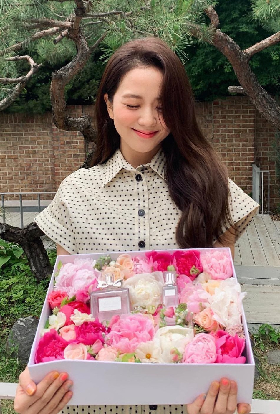 Khi hai “nàng thơ Dior” Hàn - Trung đối đầu: Sang chảnh hay ngọt ngào sẽ thắng thế? ảnh 2