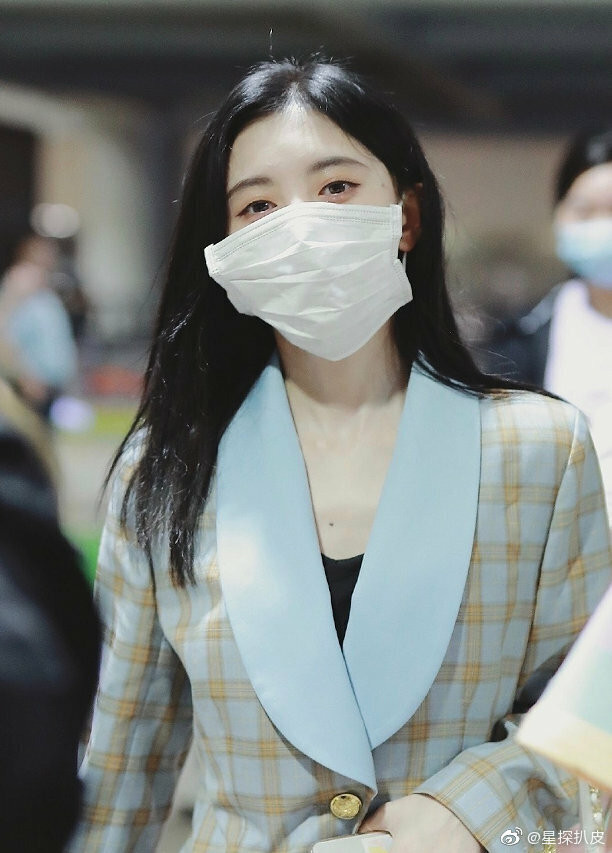 Nổi tiếng chưa lâu, “mỹ nữ 4000 năm” Cúc Tịnh Y đã liên tục bị tố mắc bệnh ngôi sao ảnh 1