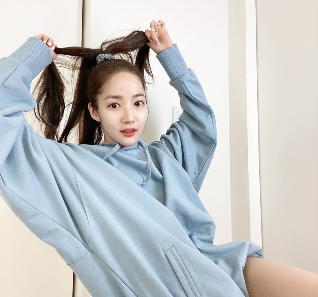 Sao Hàn 24H: Jennie rủ “boss” lên bìa tạp chí, Lee Min Ho kéo “boss” cùng xem phim ảnh 5