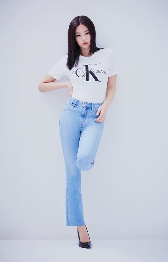 Đâu cần ăn vận cầu kỳ, những mỹ nhân K-Pop này mặc quần jeans vẫn đẹp hút hồn ảnh 2