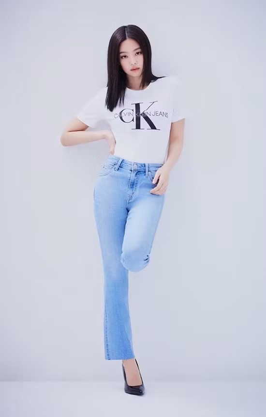 Đâu cần ăn vận cầu kỳ, những mỹ nhân K-Pop này mặc quần jeans vẫn đẹp hút hồn ảnh 2