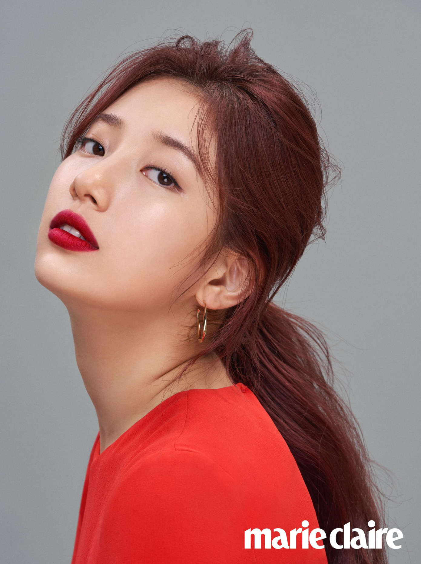 Thương cho Suzy, chỉ muốn chụp tấm hình kỷ niệm với tiền bối cũng gây tranh cãi ảnh 2