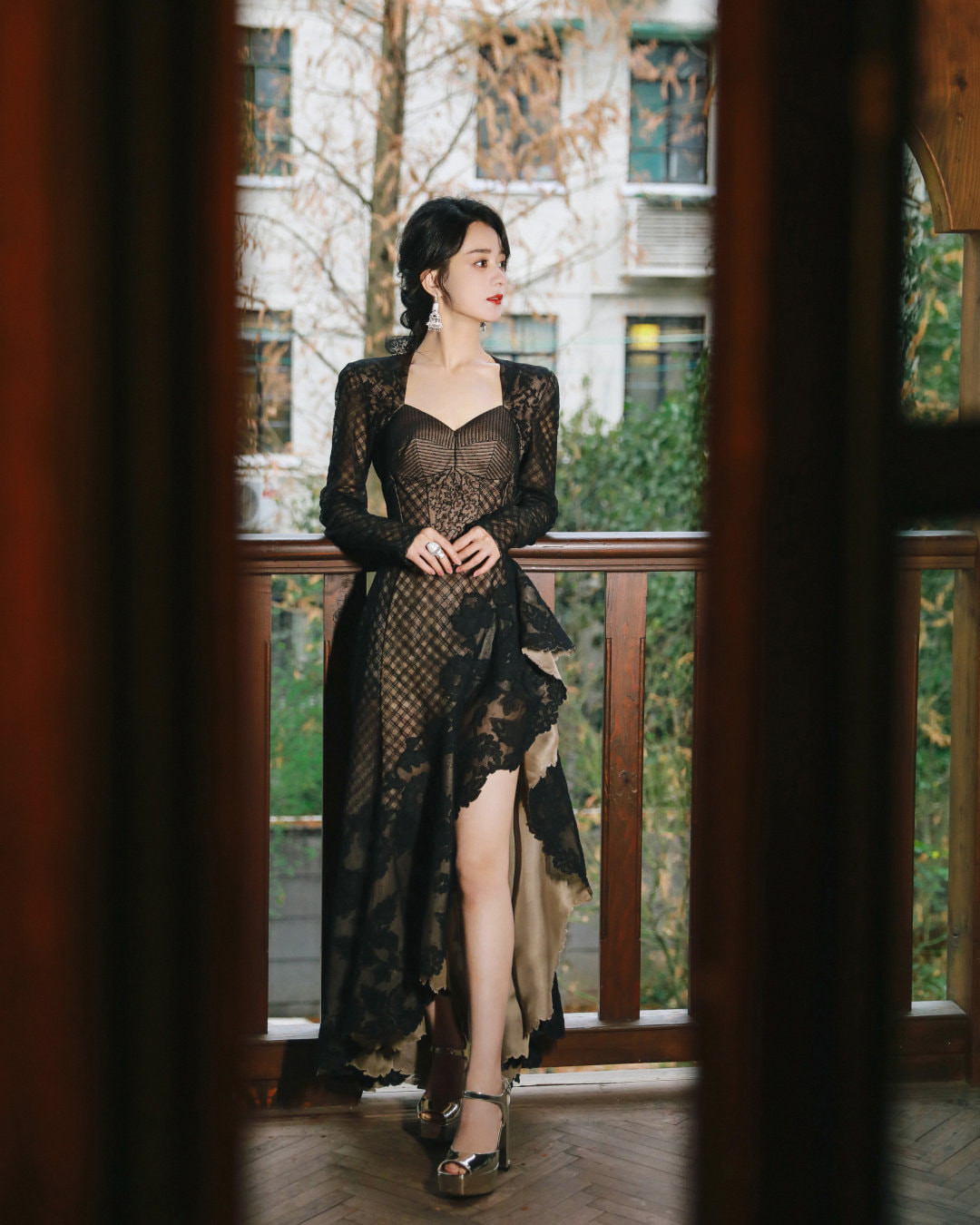 Đại chiến nhan sắc trên thảm đỏ Đêm hội Weibo 2020: Triệu Lệ Dĩnh, Angela Baby phải chịu thua đàn em ảnh 2