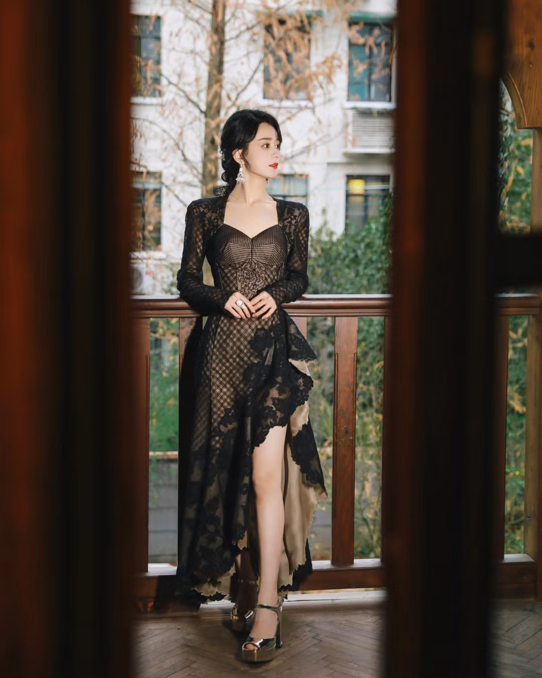 Đại chiến nhan sắc trên thảm đỏ Đêm hội Weibo 2020: Triệu Lệ Dĩnh, Angela Baby phải chịu thua đàn em ảnh 2