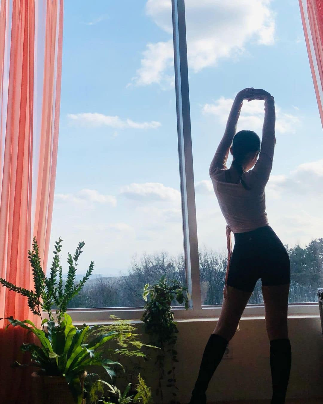 Jennie cực ngọt ngào trong quảng cáo mới nhưng lại lộ một chi tiết khiến fan lo lắng ảnh 6