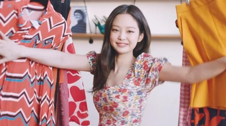 Jennie cực ngọt ngào trong quảng cáo mới nhưng lại lộ một chi tiết khiến fan lo lắng ảnh 4