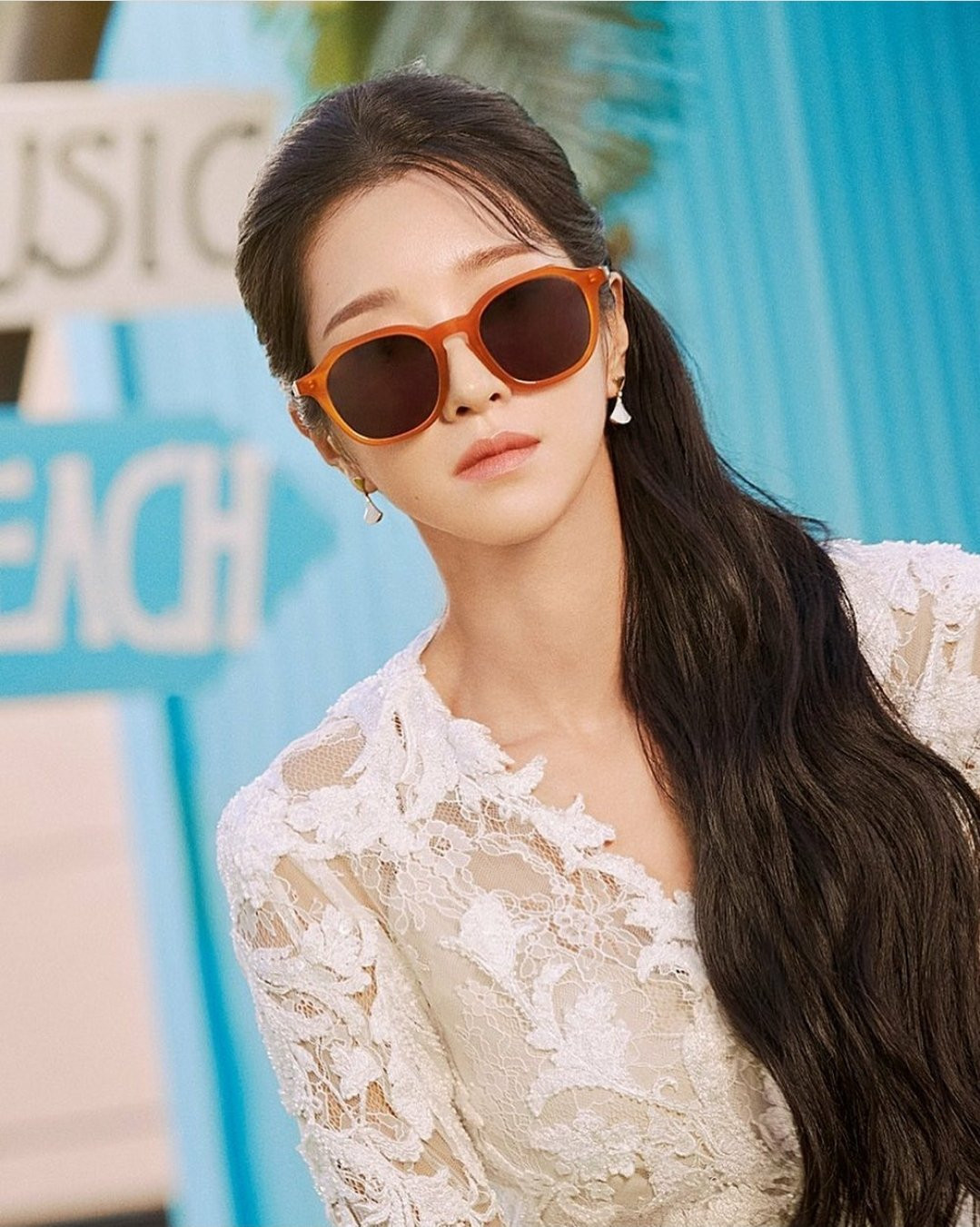 Trên phim ít đeo kính mát nhưng “Điên Thì Có Sao” vừa hết, Seo Ye Ji đã làm điều này ảnh 6