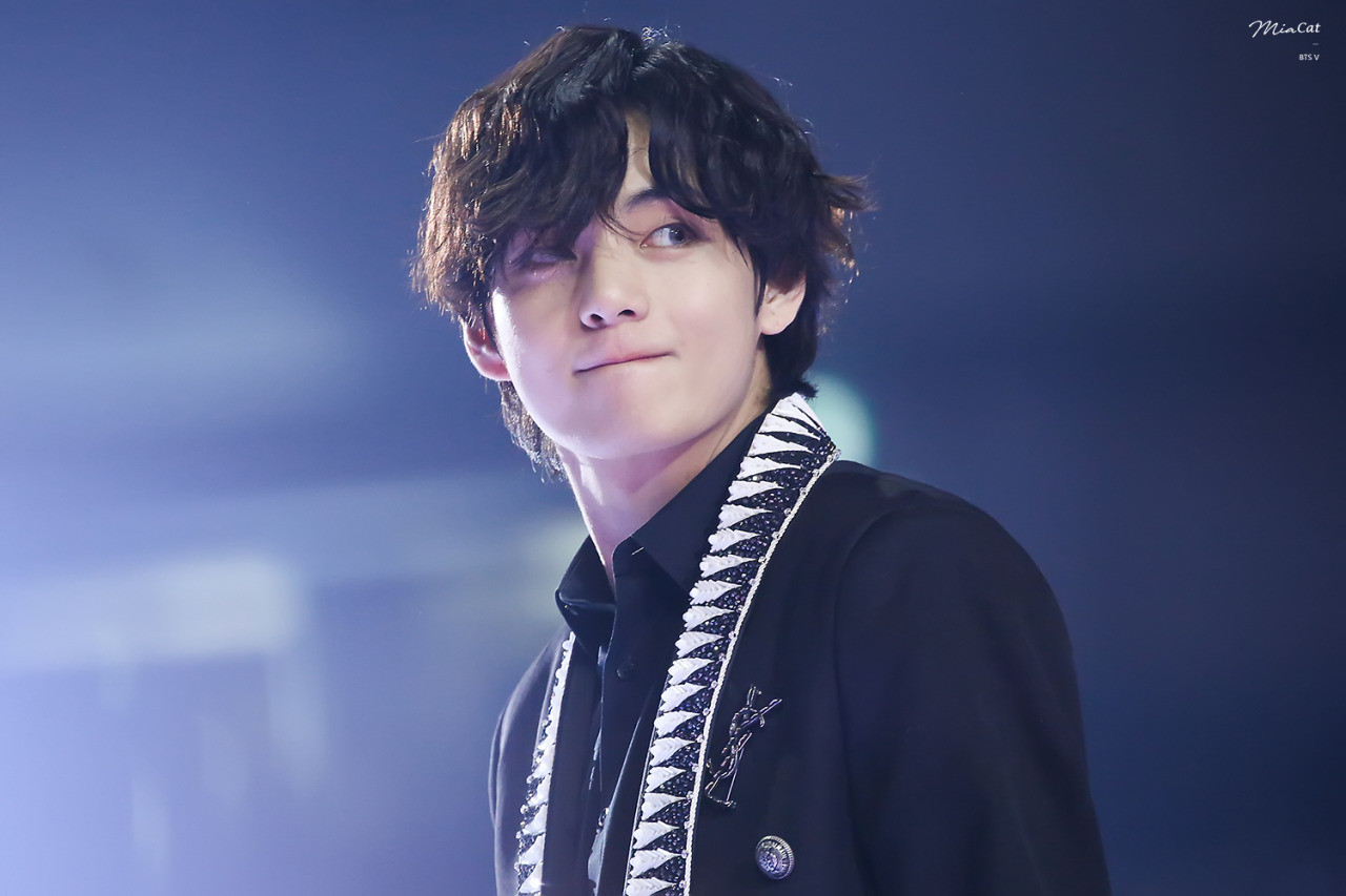 ARMY lại phẫn nộ khi fan cuồng tung thông tin hộ chiếu của V (BTS) lên mạng ảnh 2