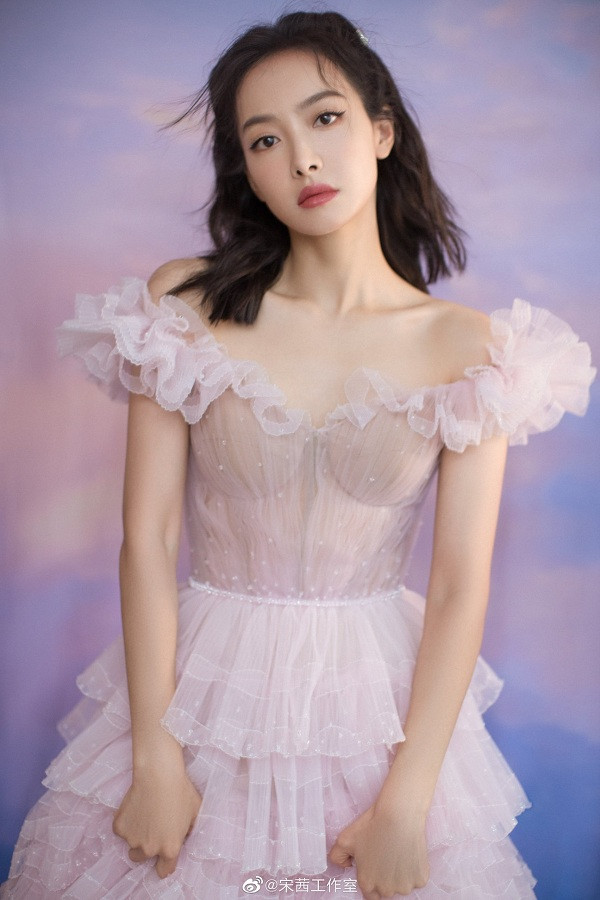 Biểu cảm khó hiểu khi nhìn “đối thủ” Triệu Lệ Dĩnh, Tống Thiến có ý gì đây? ảnh 1