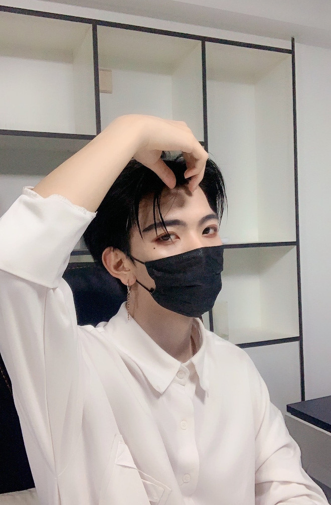 Cô gái trông như người khác khi lộ ảnh chưa trang điểm ảnh 5