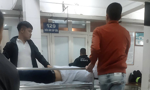 Chú rể Hà Nội ngã gãy tay vì bạn bè tung hứng ảnh 1