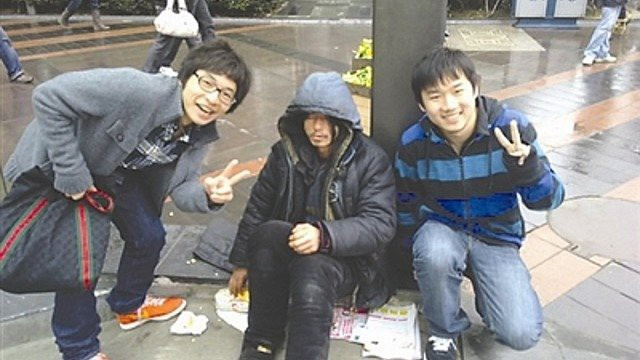 Cuộc sống khổ vẫn hoàn khổ của 'soái ca ăn mày' sau 9 năm nổi tiếng ảnh 3